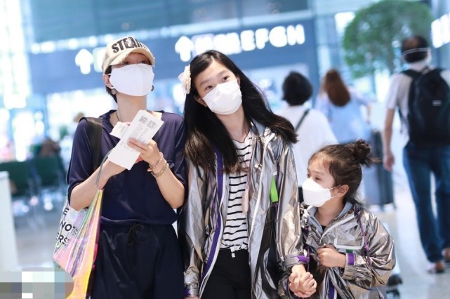 马伊琍|文章与女性好友聚会酒吧嗨玩烟不离手，深夜骑电动车去健身显落寞