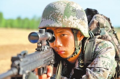 张鲁豫沙场练英姿