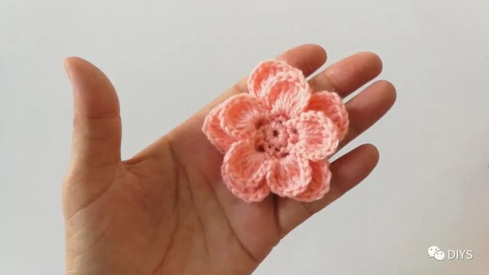 毛线编织教程立体五瓣花的钩织方法