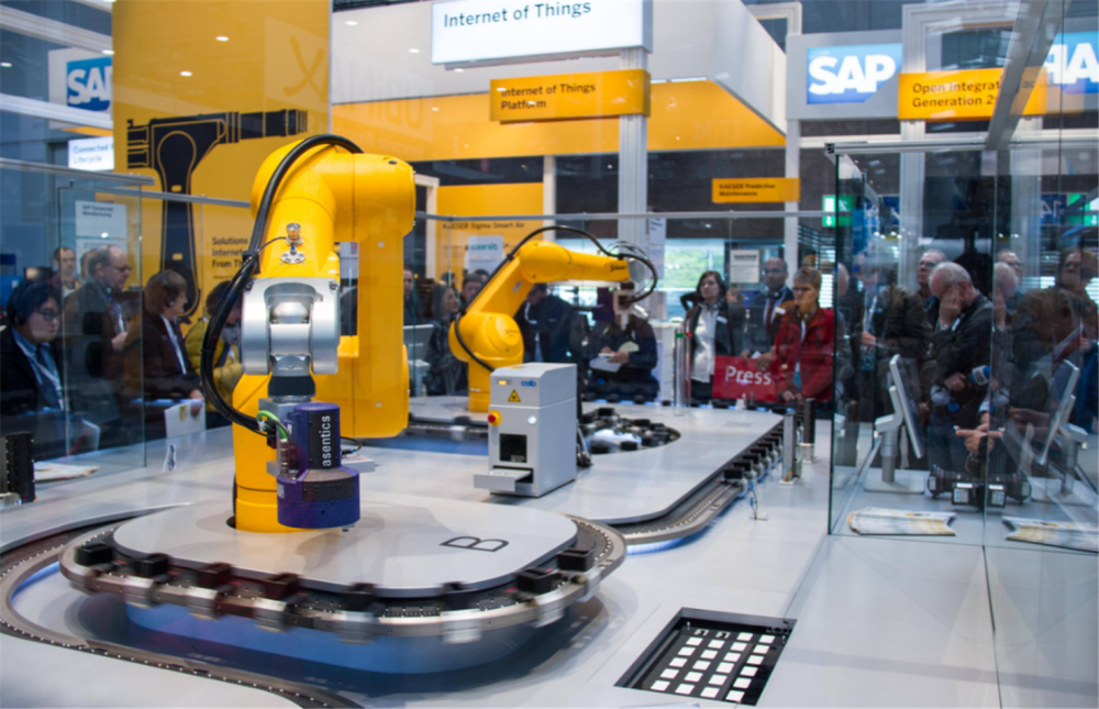 从科技实力来说,德国本就是个军事强国,现在全球流行的大量武器中或多