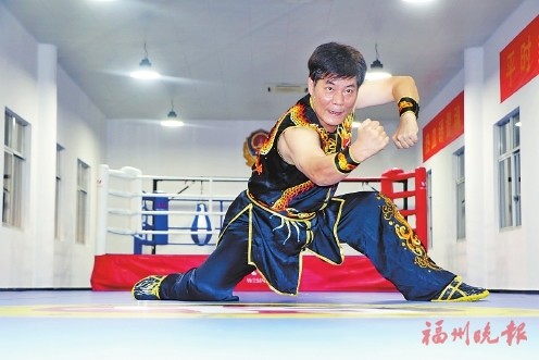 1982年,年仅18岁的陈伟强就在福州地区最早的武术团体——福州鼓山