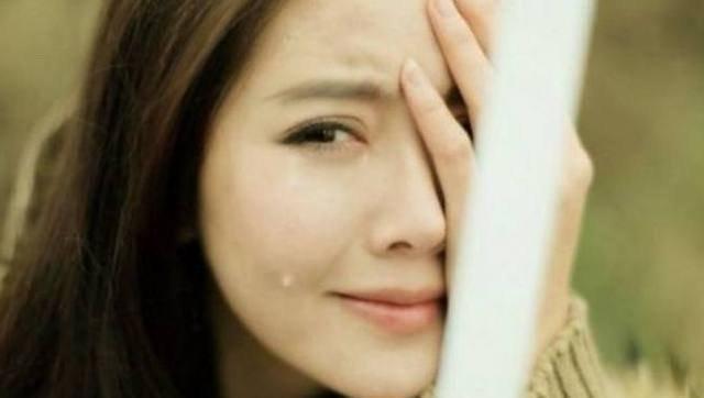 灵签占卜:4个流泪的女人,谁吸引你?测你这些年受了多少委屈