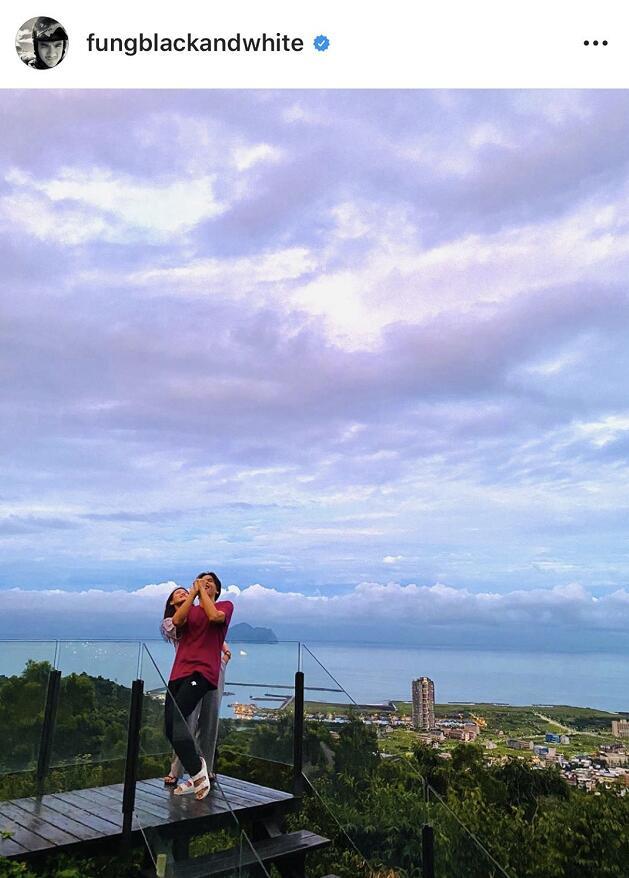 冯德伦|冯德伦生日晒与舒淇牵手合照高调放闪，两人站豪宅看海景甜如初恋