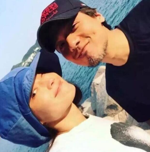 冯德伦|冯德伦生日晒与舒淇牵手合照高调放闪，两人站豪宅看海景甜如初恋