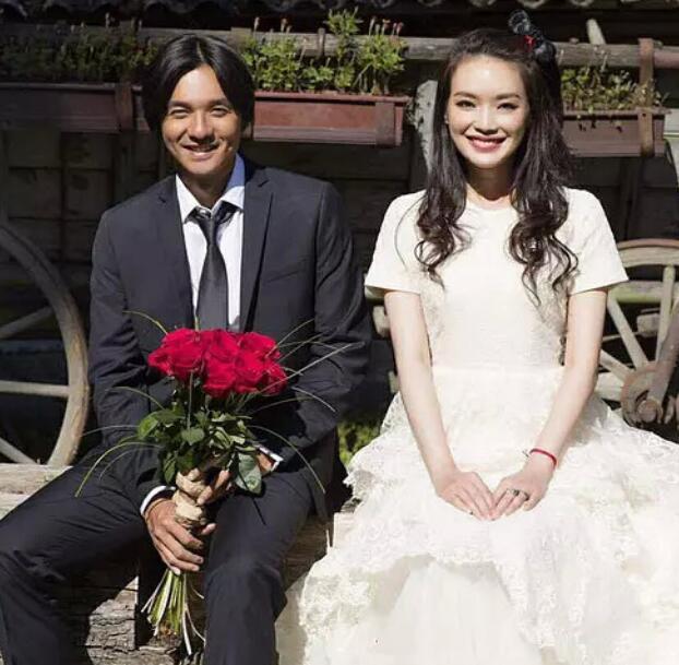 冯德伦|冯德伦生日晒与舒淇牵手合照高调放闪，两人站豪宅看海景甜如初恋