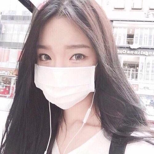 做防晒只做上半边脸,还有一部分认为戴好口罩以后就没必要再做防晒了