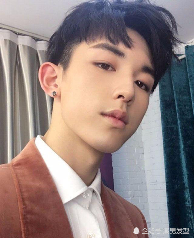 一二十岁的男生发型该怎么剪理发师建议这3款显年轻又涨颜值