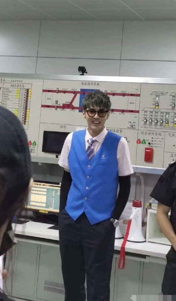 郑爽|郑爽吴亦凡同框录节目超养眼，女方颜值身材在线，男方笑容迷人