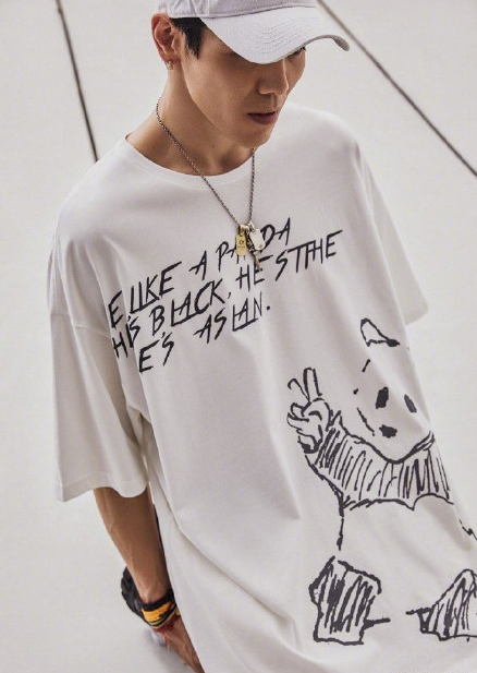 向佐|向佐人设崩塌！为孩子孕育的品牌被举报抄袭，对比几乎是照着画的