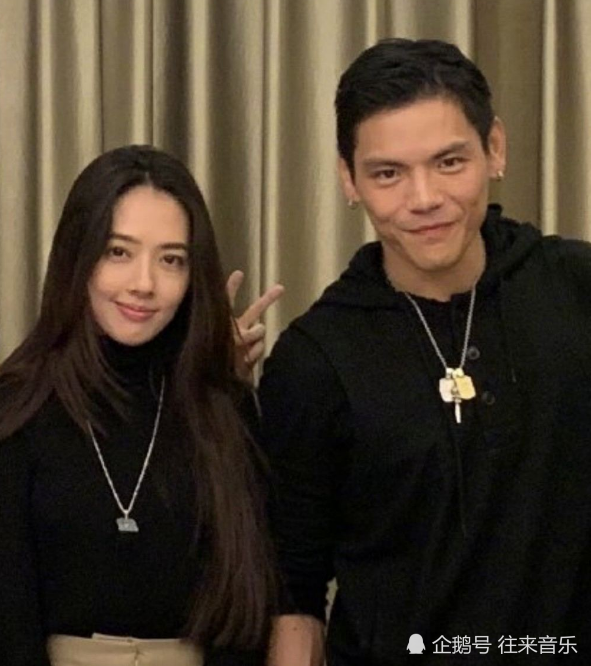 郭碧婷|向佐刚发当爸动态，就再曝和郭碧婷婚变？这次连向太都不发声了！