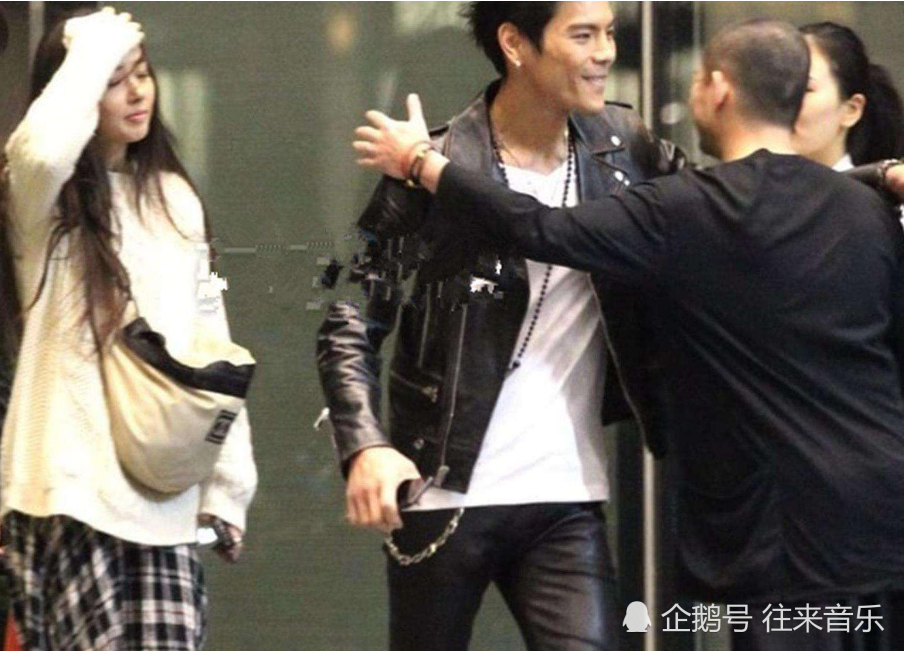 郭碧婷|向佐刚发当爸动态，就再曝和郭碧婷婚变？这次连向太都不发声了！