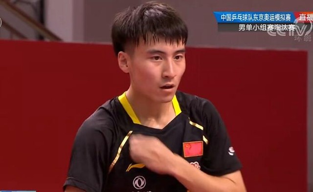 18岁的牛冠凯是表弟,在牛冠凯的乒乓球生涯中,表哥任浩一直都是他的