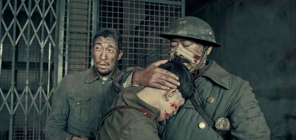 八佰|《八佰》30亿票房“伟业”面临“三道难题”，第三道最为突出