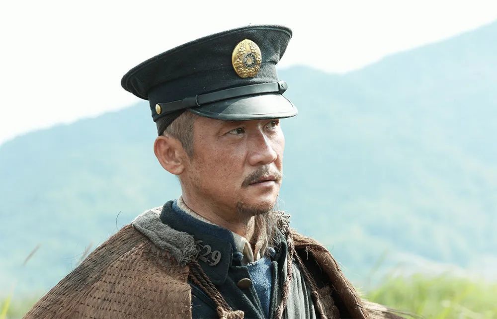 八佰|《八佰》30亿票房“伟业”面临“三道难题”，第三道最为突出