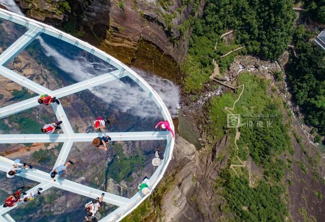 超震撼720航拍带你空中游德化石牛山天空之心