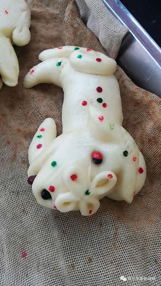 伊旗街上有位捏面人谁认识手艺真牛