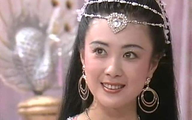 傅艺伟|傅艺伟李玲玉不似同龄人！“最美妲己”容颜不再，曾嫌拍戏苦退圈