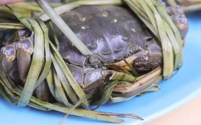 买螃蟹不会挑 没关系 牢记这几点 保你挑到膏满肉肥的好螃蟹 螃蟹 南瓜 土豆 蟹肉 白胡椒粉