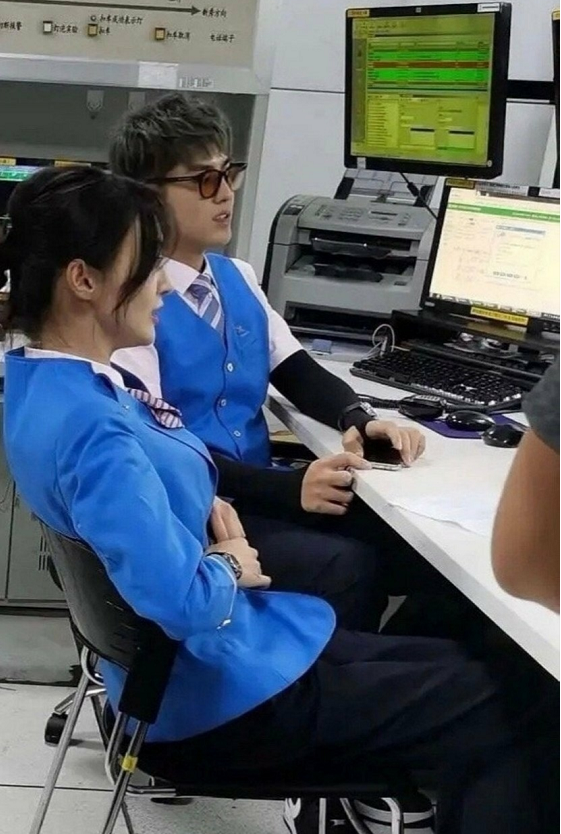 郑爽|郑爽吴亦凡同框综艺节目，穿情侣装毫无违和感，难怪会有绯闻