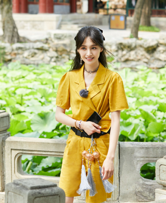 郑爽|郑爽吴亦凡同框综艺节目，穿情侣装毫无违和感，难怪会有绯闻