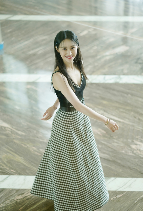 郑爽|郑爽吴亦凡同框综艺节目，穿情侣装毫无违和感，难怪会有绯闻