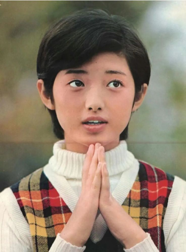 看完了这些照片,才知当年的山口百惠有多清纯