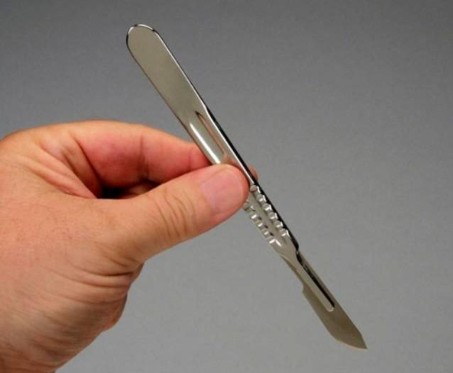 手术刀特锋利,切开皮肤不会出血?医生辟谣,聊聊手术时如何止血_腾讯新