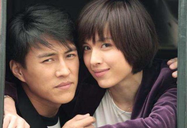 靳东|靳东：与离过婚的江珊同居5年，为啥转身娶二婚的李佳？