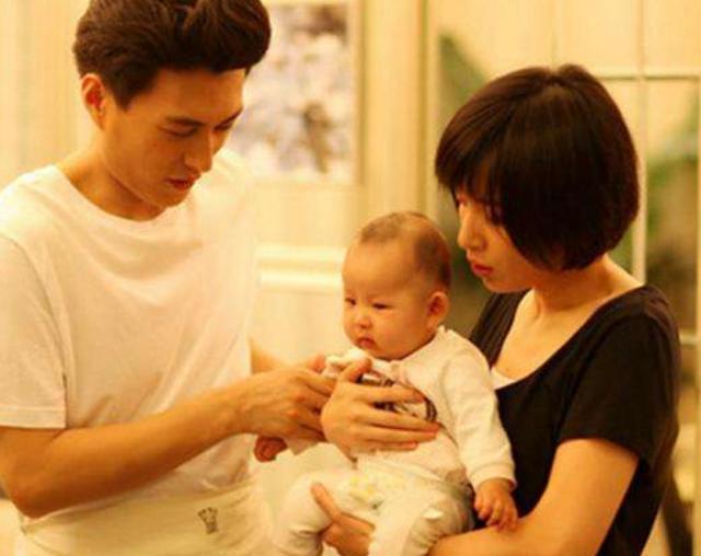 靳东|靳东：与离过婚的江珊同居5年，为啥转身娶二婚的李佳？