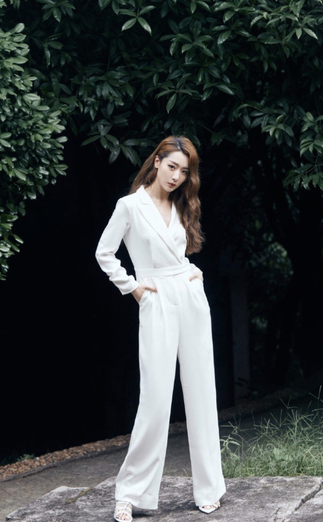 超美白冰第343期气质美图鉴赏