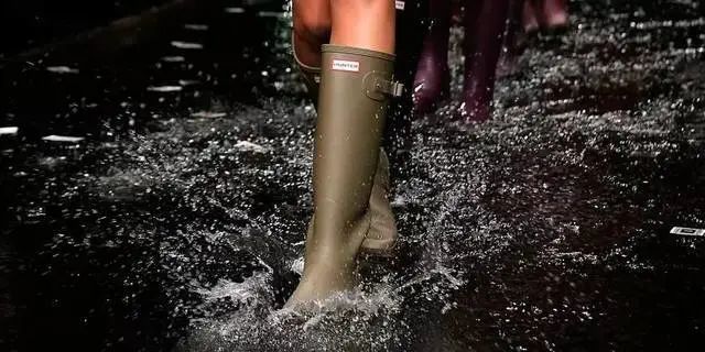 雨靴|“暴雨蓝色预警”准备好踩水装备了么？