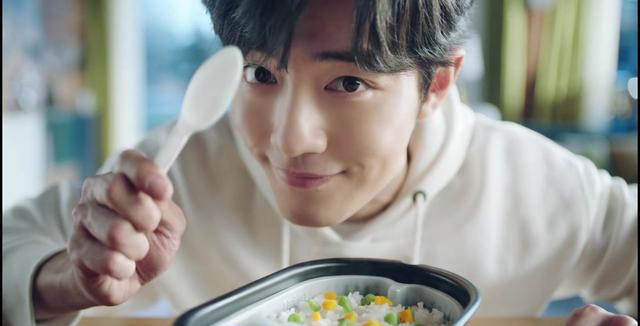 肖战|肖战再次体现商业价值，代言的品牌在国外火爆异常，被直接秒空