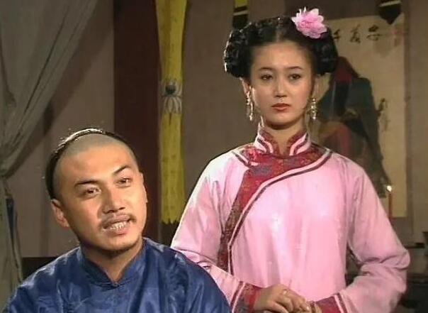 沙宝亮|48岁沙宝亮牵美女同回酒店被疑出轨，女方32岁身份曝光