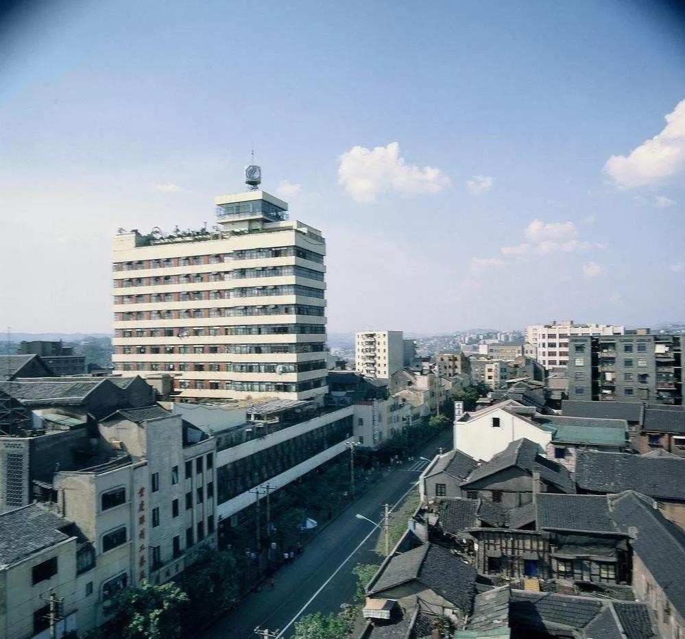 保利"解放碑在重庆人心中是最高的""70年代,解放碑是重庆最高的建筑