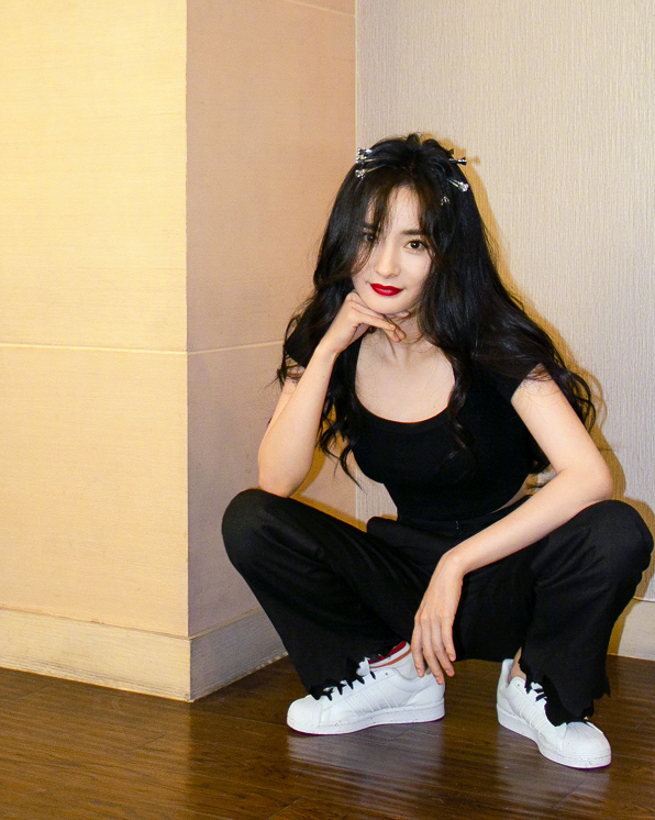 杨幂|终于等到杨幂女儿正脸照！小糯米容颜公开，清楚母亲有无整容了