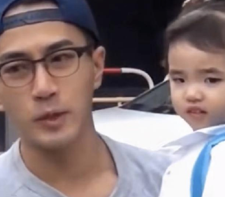 杨幂|终于等到杨幂女儿正脸照！小糯米容颜公开，清楚母亲有无整容了