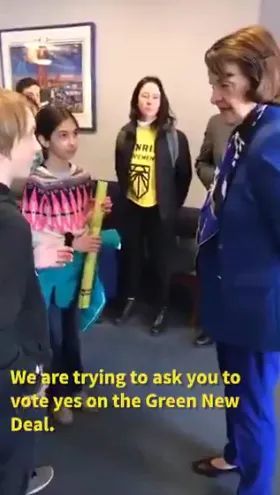 黛安娜·范斯坦|气氛诡异的美国国会上，胆敢公开夸中国的，只剩这个87岁“铁娘子”了