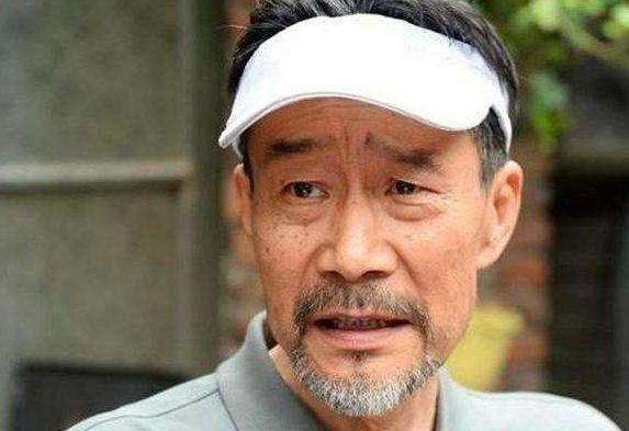 李雪健|李雪健：演完《水浒传》宋江，爱人打电话给我，让我千万别回山东