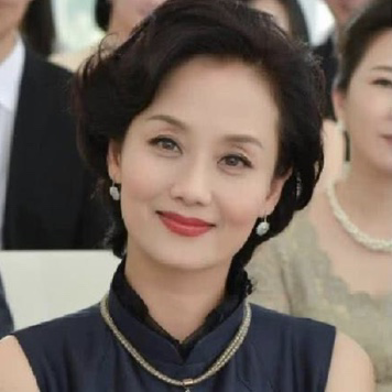 她是德艺双馨的老演员女儿是世界冠军今50多岁仍魅力依旧