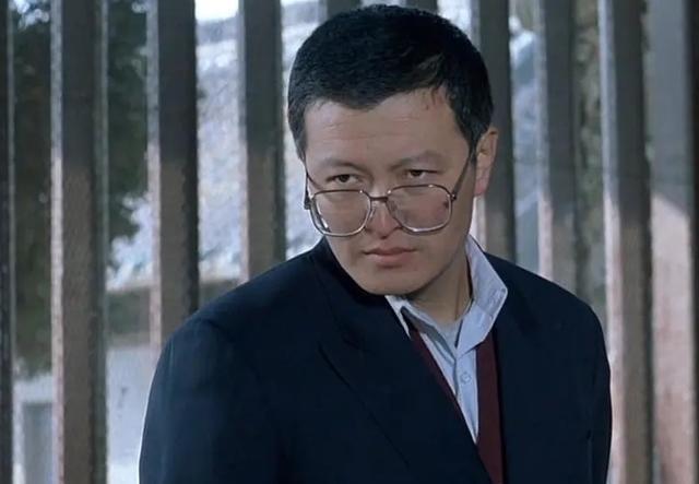 1997年,两人又联合执导电影《埋伏》,这同样改编自方方的小说.