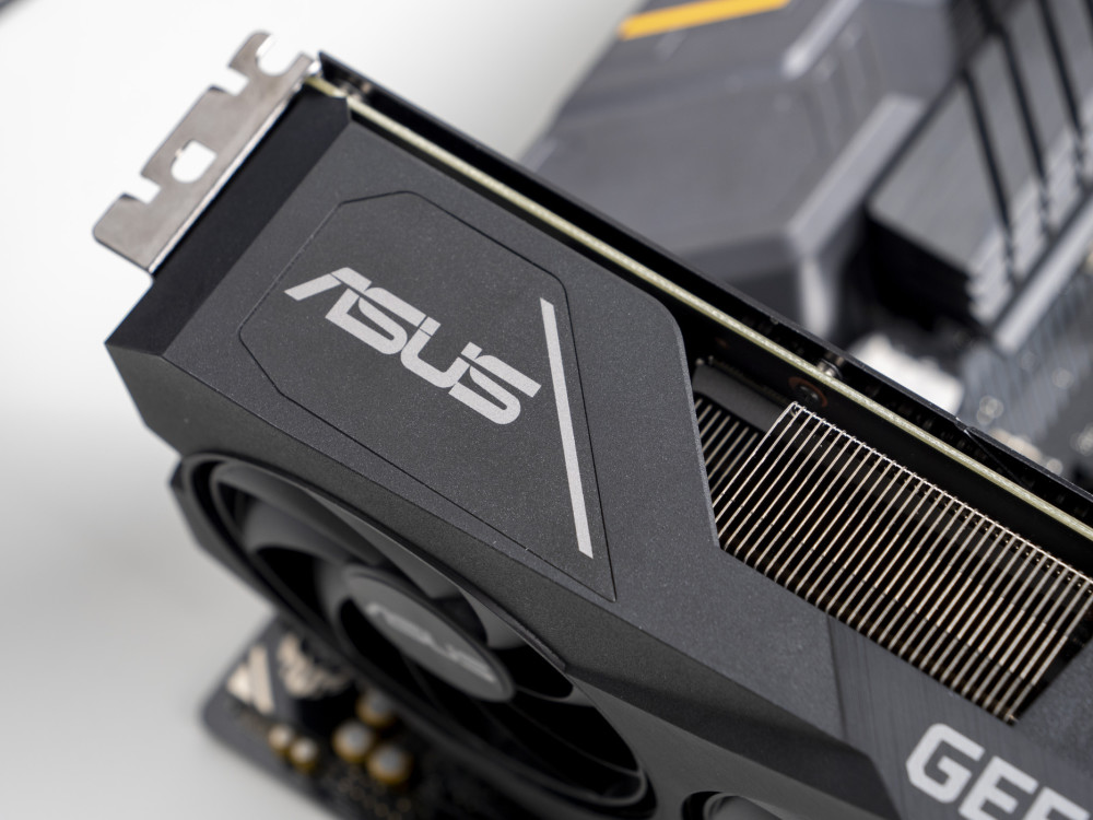 又一款高性价比三风扇显卡,华硕rtx2060s新品上线