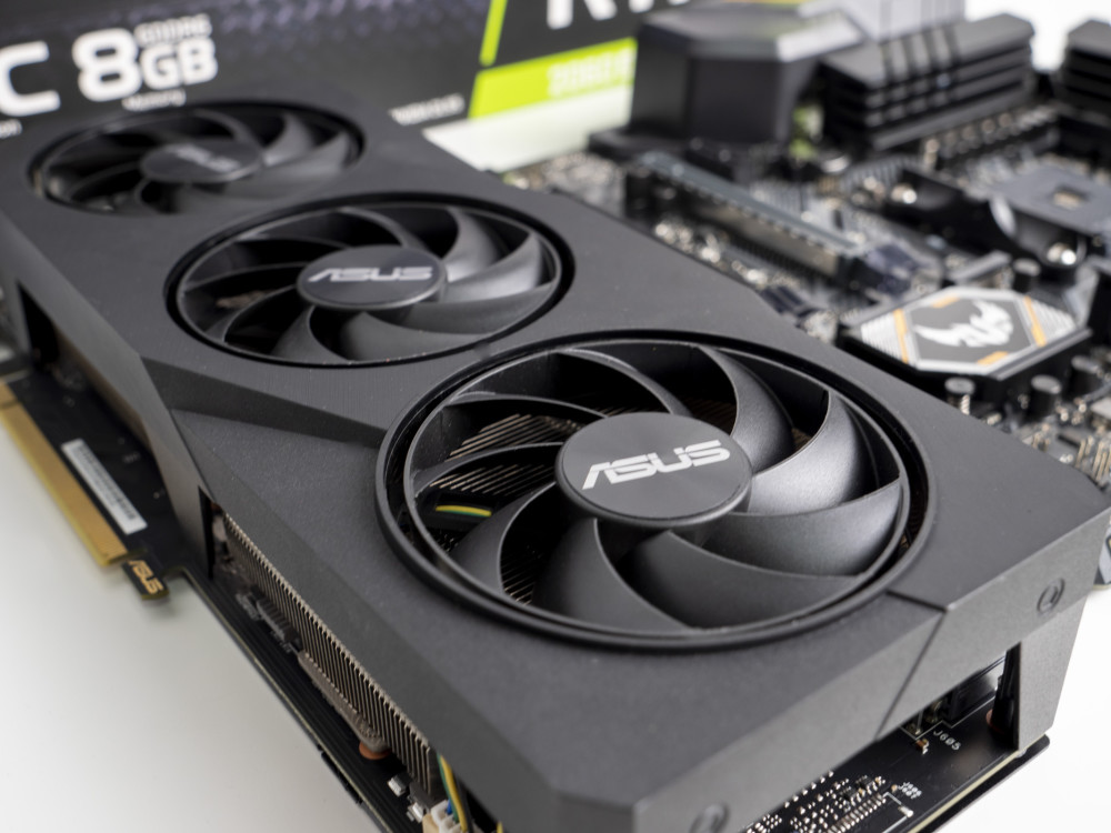 又一款高性价比三风扇显卡,华硕rtx2060s新品上线