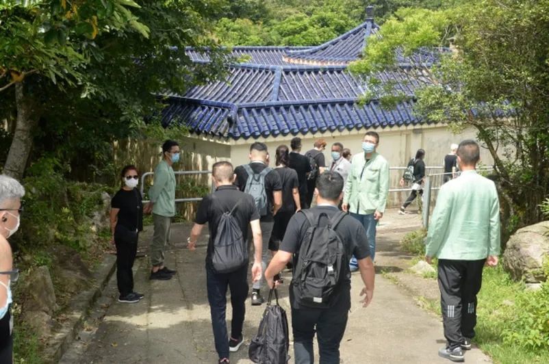 曾志伟|曾志伟送亡妻火化，自曝太太患多种癌症，曾国祥透露母亲希望海葬