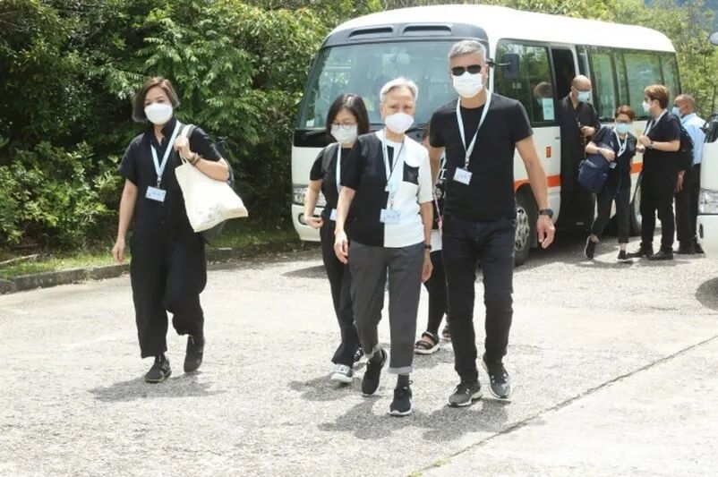 曾志伟|曾志伟送亡妻火化，自曝太太患多种癌症，曾国祥透露母亲希望海葬