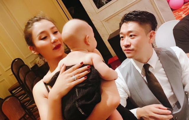 曹云金|曹云金发财后桃花不断，离婚一年再交小女友，两人甜腻如老夫老妻