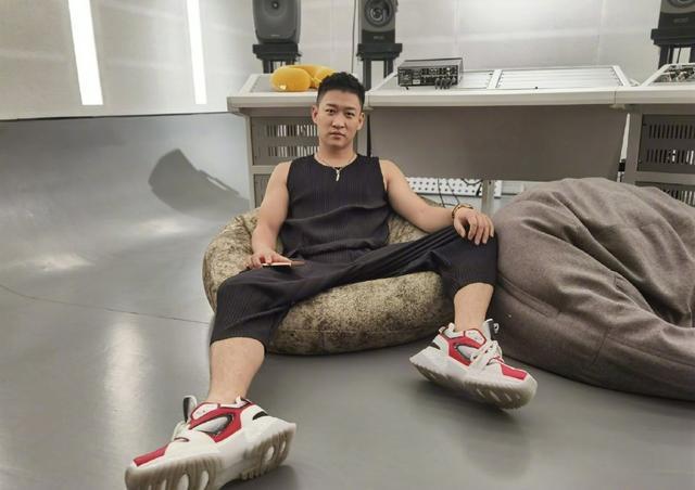 曹云金|曹云金发财后桃花不断，离婚一年再交小女友，两人甜腻如老夫老妻