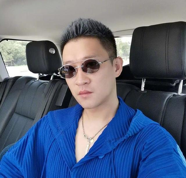 曹云金|曹云金发财后桃花不断，离婚一年再交小女友，两人甜腻如老夫老妻