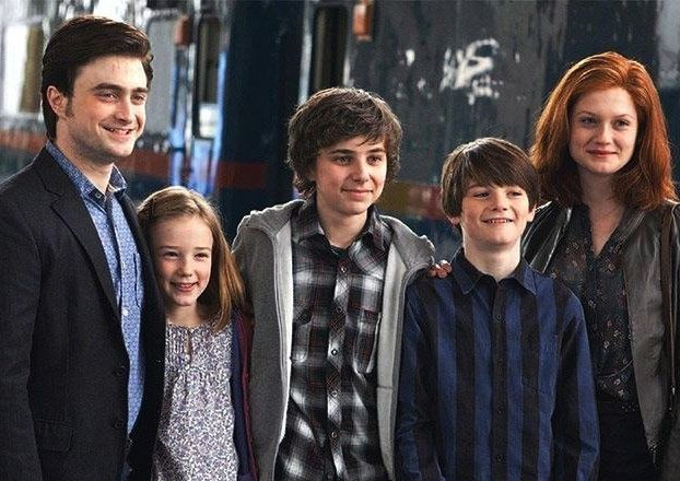 哈利就当了卢平与唐克斯的儿子泰迪的教父,而他自己的第一个孩子詹姆