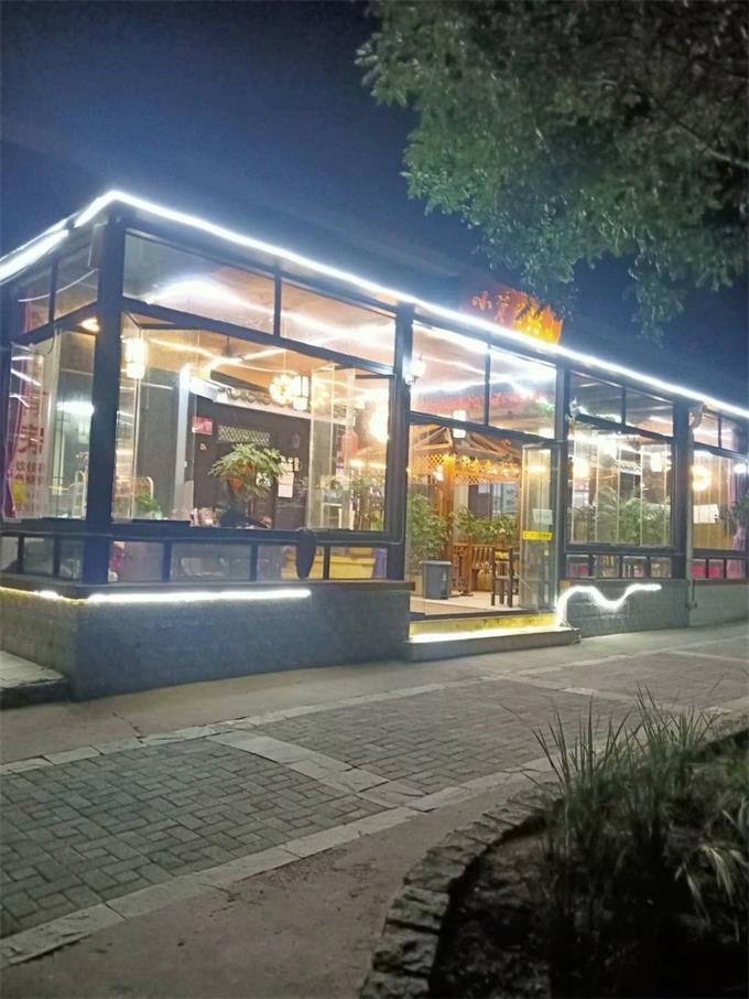 司马台长城|去司马台玩，在小资生活民俗饭庄吃饭，这盘是烤鱼？也太香了吧！