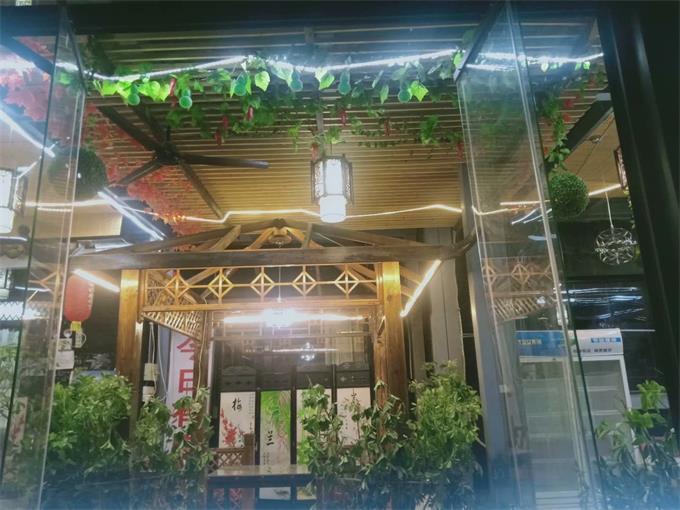 司马台长城|去司马台玩，在小资生活民俗饭庄吃饭，这盘是烤鱼？也太香了吧！